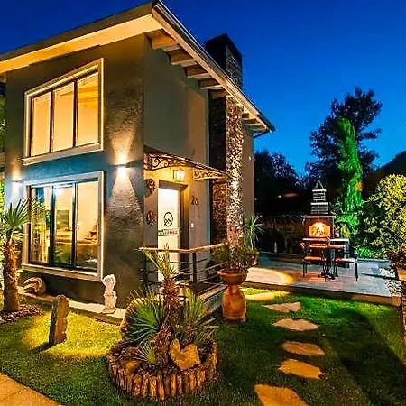 Antik River House فندق 3*