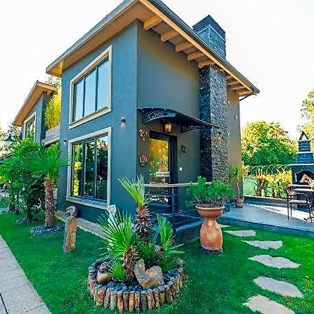 Antik River House 3*
