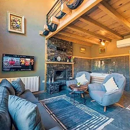 Antik River House فندق