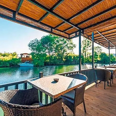 Antik River House 酒店