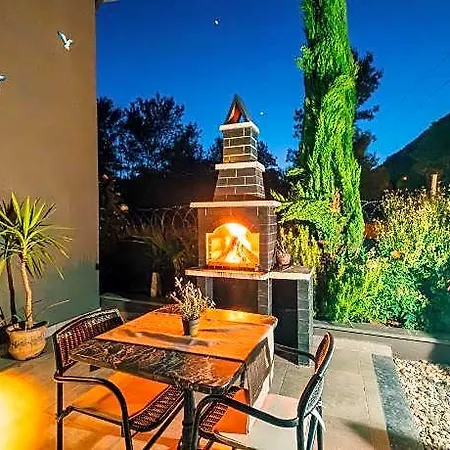 Antik River House فندق