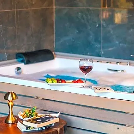 Antik River House فندق